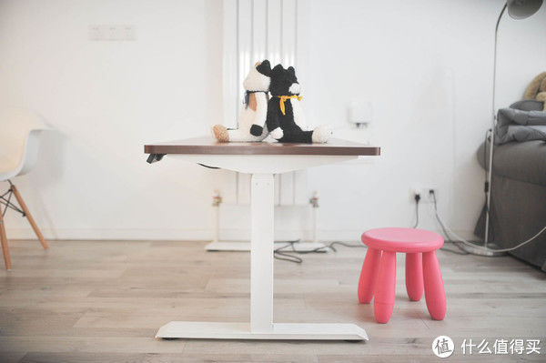螺丝|家居改造：用电动升降桌打造我的居家办公小角落