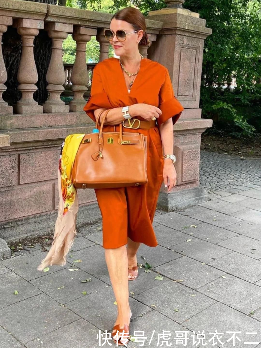 彩色系|腿粗微胖长相平平，这位50岁博主靠搭配美了半辈子，优雅又知性