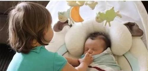 弟弟|“以后让弟弟给你们养老”,父母的偏心,孩子其实感受得到