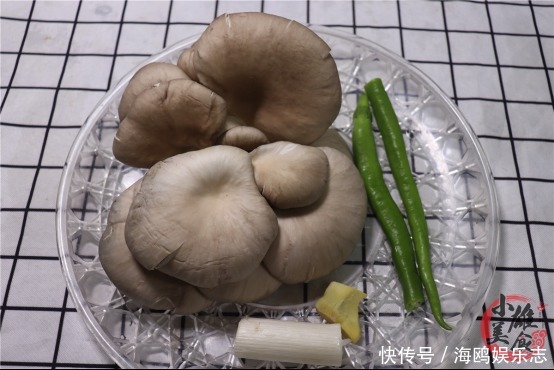 入味|炒蘑菇时,直接下锅炒就“毁”了,多加这一步,蘑菇鲜嫩更入味