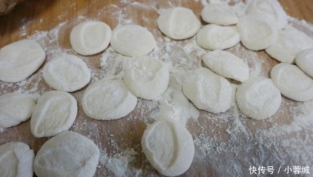 这个馅的饺子百吃不厌,我家每周都包一次,馅香味美,真好吃