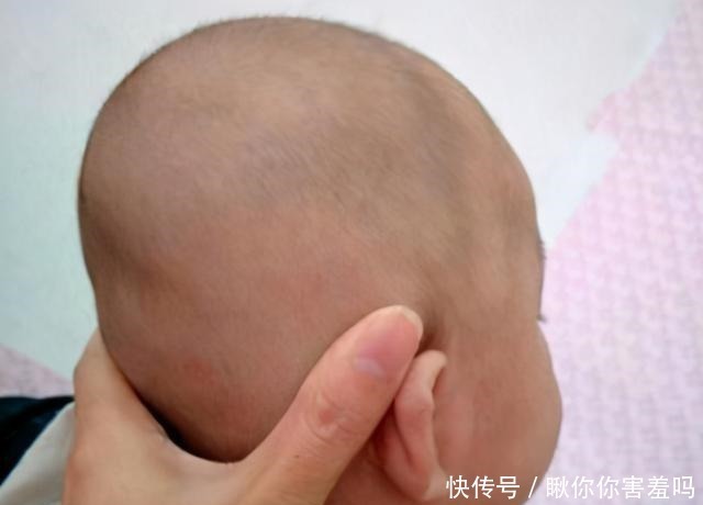 中国人|为什么中国老人喜欢给孩子睡扁头?长大后才发现,真的影响颜值