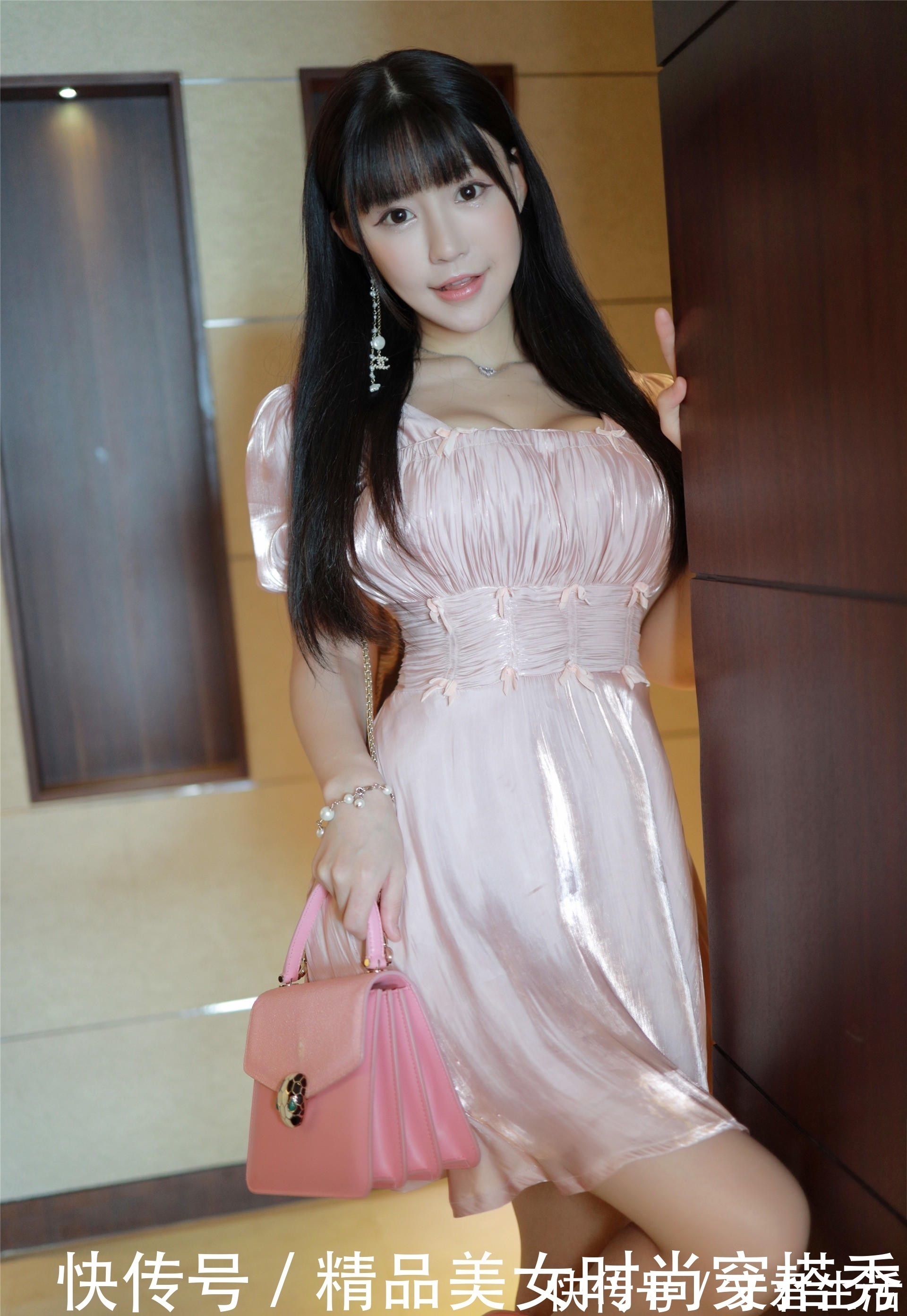 甜美 粉色少女系连衣裙，甜美又温暖满满的温柔味道，减龄又时尚