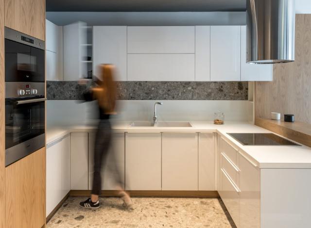 水磨石|地面装修不流行铺瓷砖了,以前被弃用的水磨石,如今玩出了新花样