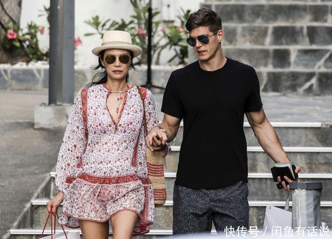 高级感|女人到了60岁,穿裙子记得这4个小技巧,不但减龄还会有高级感