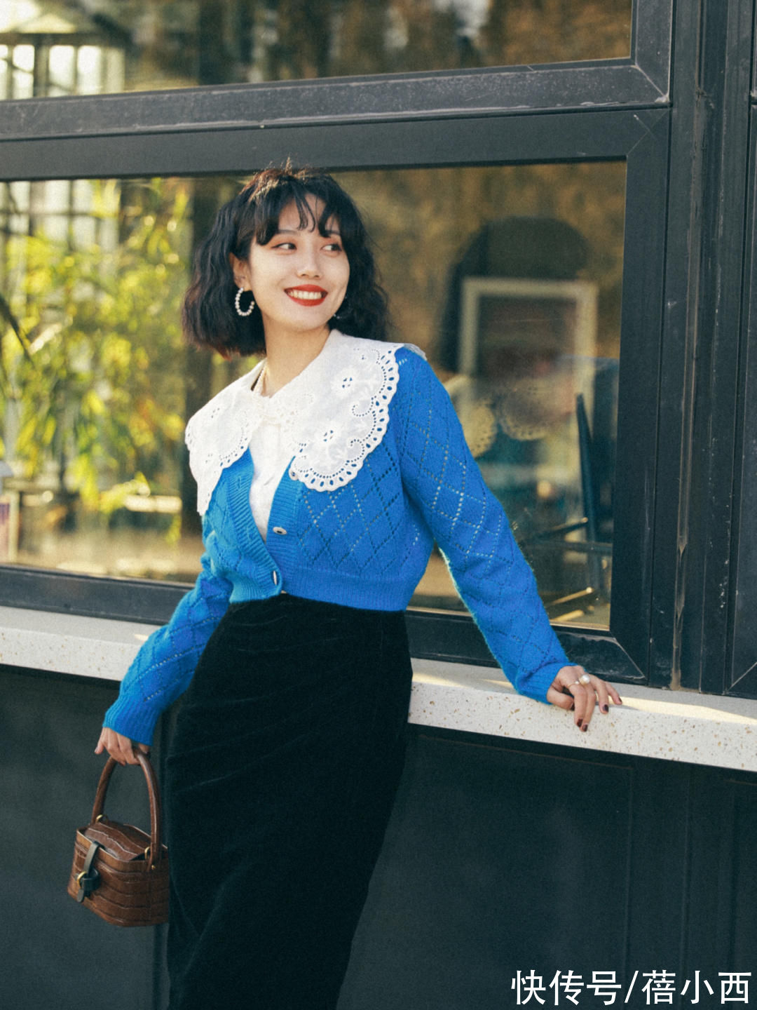 搭配|今年建议多穿“毛衣”，搭配半身裙、牛仔裤，“上宽下窄”真时髦