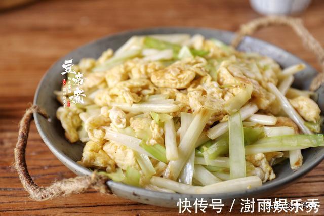 韭黄|一斤3块钱,人人吃得起,常吃腰腿好还不怕水,男人尤其要多吃