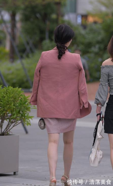 西装外套|职业女性穿连衣裙，搭配西装外套，美观大方又不失女性风韵