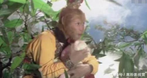 为何孙悟空只咬一口蟠桃就扔桃子放大后就明白了,真难为猴哥了