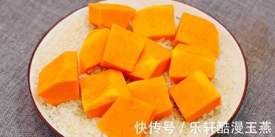 秋天多吃南瓜,和大米饭一起做,出锅大人孩子抢着吃,饭菜一锅出
