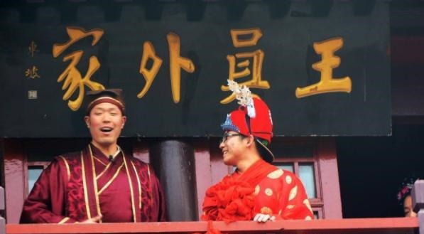 上联#大臣出上联招女婿,无一人对出,结果这个乞丐对出,娶走两媳妇!