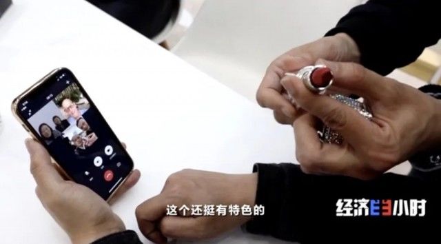 100元能买啥？2件衣服、4个包、1条裤子1双鞋...咋做到的？