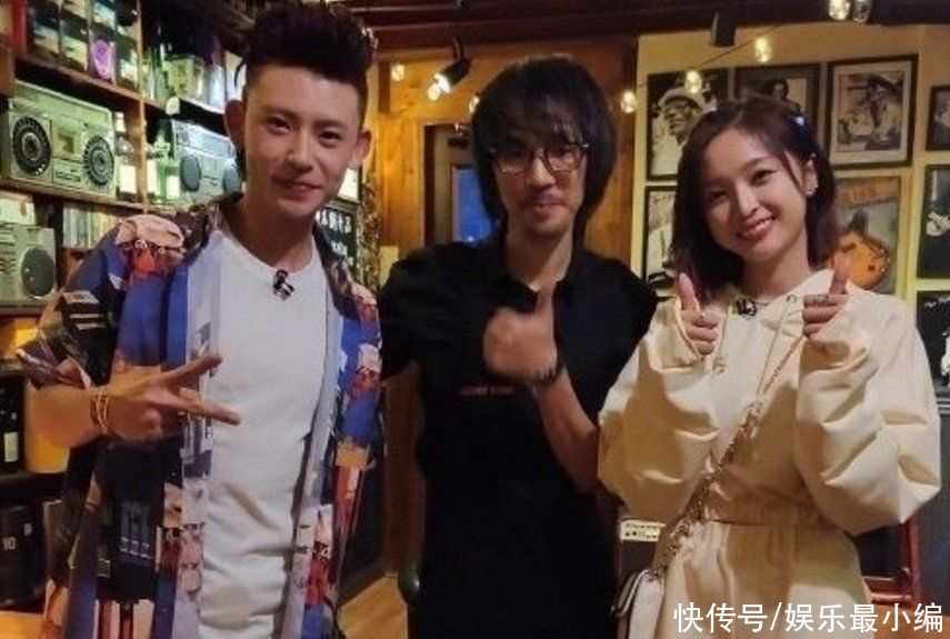 路透|喬欣許魏洲上戀綜被拍，帥哥美女約會(huì)好浪漫，桌上的白酒卻搶鏡了