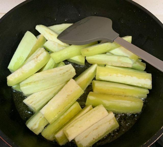 肉末茄子这样子做太好吃啦！好吃不油腻，开胃又下饭！