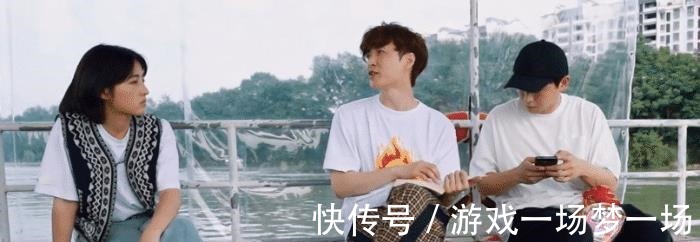 嘉賓們|張藝興外面招呼小朋友,意外碰巧遇到了“吳亦凡”,表情十分好笑