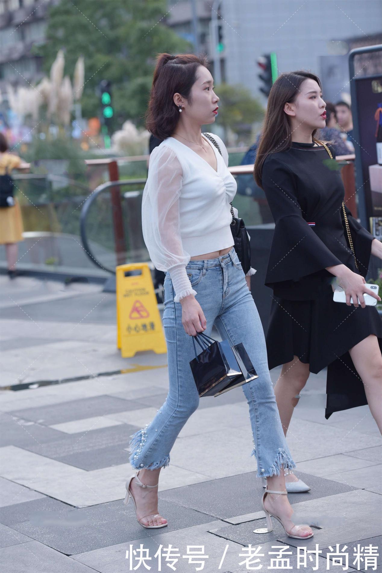 仙气|街拍:白色网纱衣服穿上很仙气, 搭配流苏设计的裤子, 看起来仙气飘飘