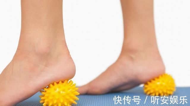 足部 女人穿着高跟鞋走路,如何走得更优雅的练习方法!