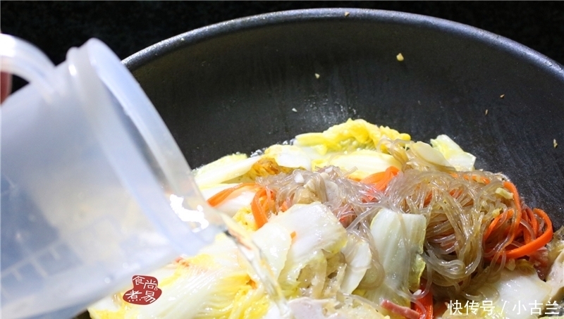 猪皮|午餐有这菜,连米饭都省了,食材丰富一锅烩,美味营养少洗碗