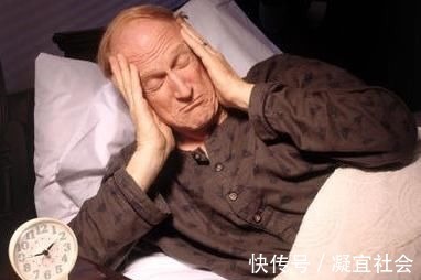 骨质疏松|建议中老年人：不管有钱没钱，尽量多吃4种营养零食，好吃又健康