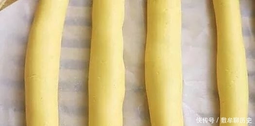 两根紫薯,不用面粉,软滑香甜,好吃不上火,一次就能吃10个