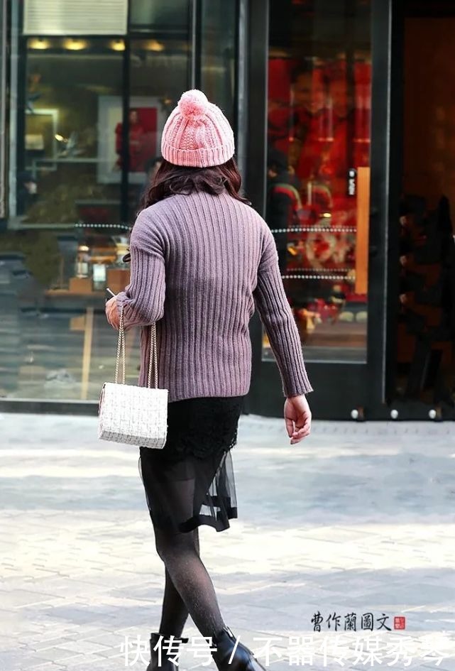 黑丝美女,穿出与时俱进新感觉