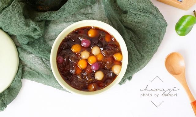 滋补|冬至数九寒天,女人常喝这碗甜品,既暖身又滋补,胶质满满皮肤好