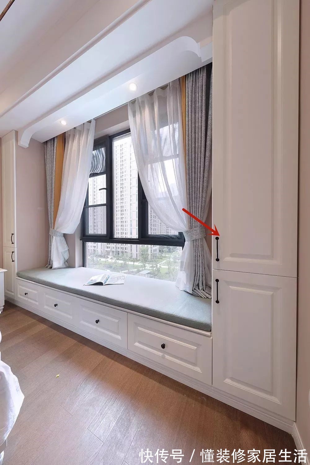 衣柜|设计师教你一招:飘窗两侧打衣柜,收纳翻了倍,还不占卧室面积