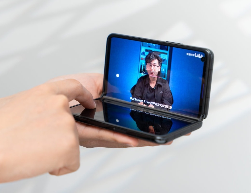 悬停|折叠屏只能打开和闭合?OPPO:悬停才是精髓,不再为了折叠而折叠