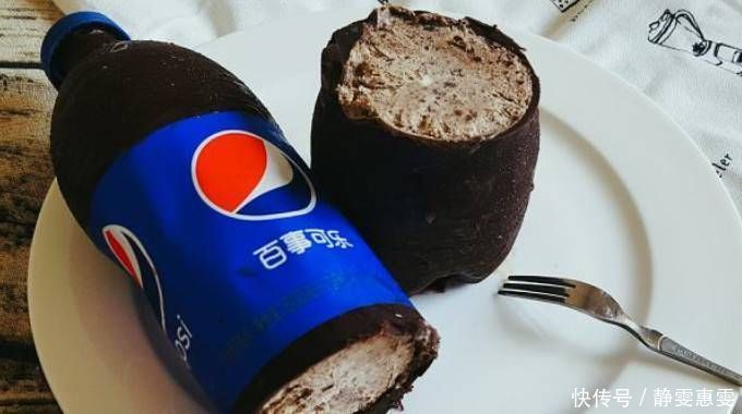 你见过可以切开来的可乐吗新款可乐蛋糕了解一下