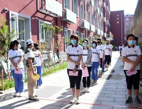 男生|男生身高在这个时期就定型,学生低于平均身高,就算进入矮子阵营