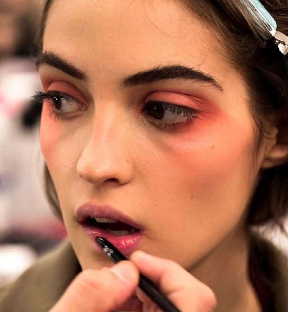 试色|黄黑皮女人化妆三不要,避开这些“雷区”,让你轻松变美