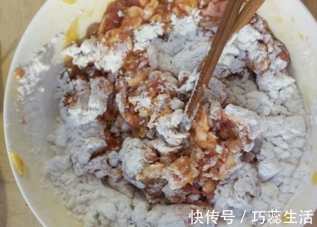 肉糜|炸丸子时,别只放面粉,多加这两样,丸子更加酥香有弹性