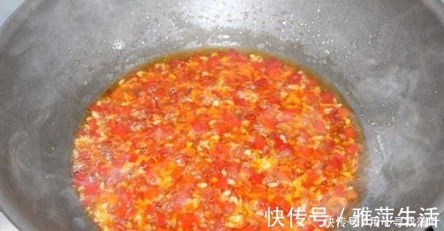 剁椒汁|茄子这样做，能吃三碗饭，比饭店做的还好吃，色香味俱全！
