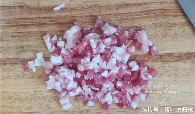 《中餐厅》张亮做的这道菜,随手一炒真是香,比鱼香肉丝还下饭