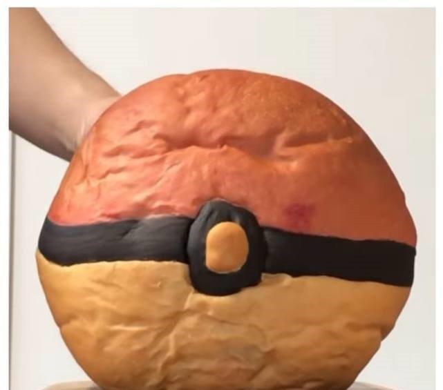 多啦日本网友制作龙猫面包切开有惊喜,网友:拜托要拿出来卖!