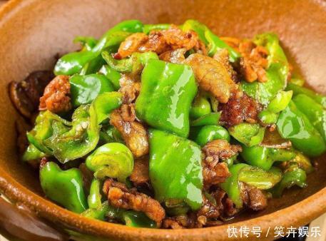 做辣椒炒肉时，先炒辣椒还是猪肉？顺序弄错了，难怪肉不香也不嫩