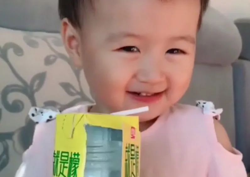 家长|3岁儿子喝药“被套路”走红每口都是最后一口,家长学到了