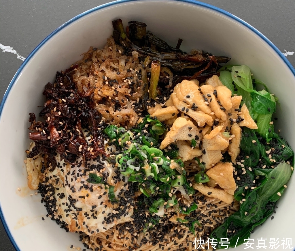 晚餐|黄磊晒自制晚餐,瞬间被点赞过万,网友:黄小厨的画风变了!