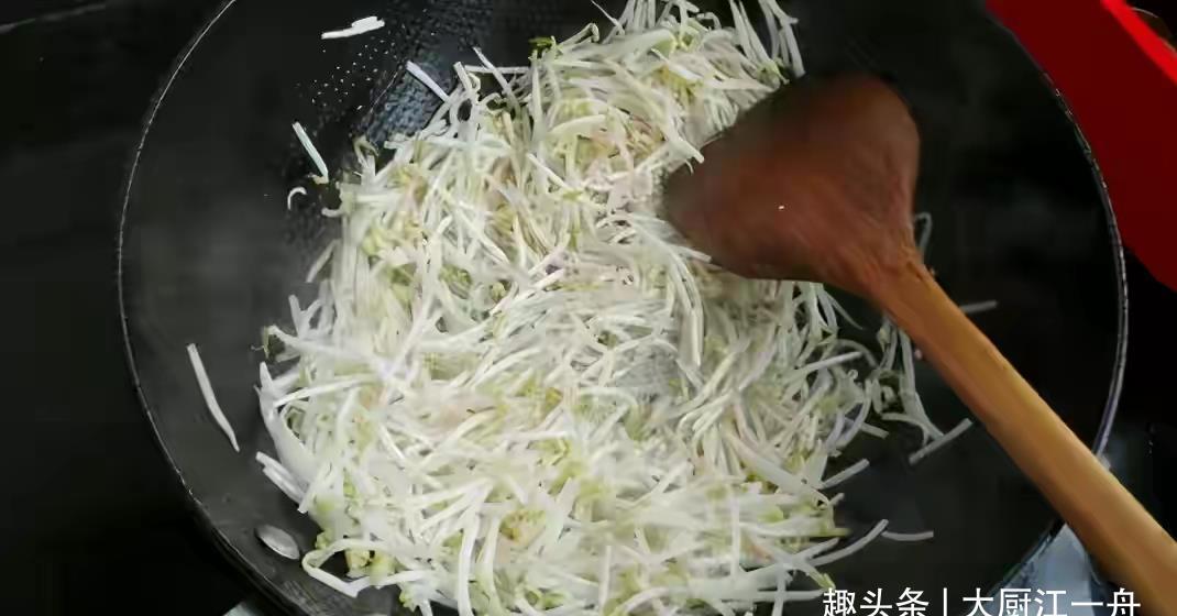 炒菜|三伏天养生,建议每天吃点清淡的,教你3种家庭炒菜,平稳度夏天