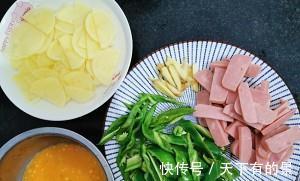 家常快手菜,青椒土豆炒火腿鸡蛋,荤素都有,简单营养,超下饭