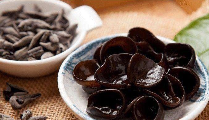 化学反应|吃完木耳一个小时内,不要碰此物,很多人还不清楚,不妨来了解下