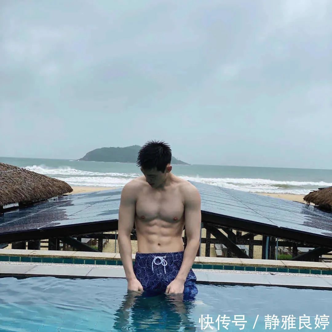 腹肌|帅气寸头小奶狗,身材挺拔高鼻梁惹人爱,疯狂赶超彭于晏