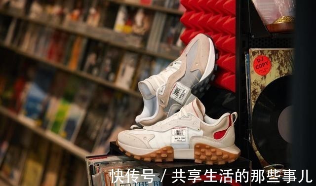 材质 夸张设计真潮真吸睛,高级复古气质满分的神仙跑鞋!
