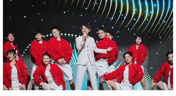 《你好星期六》被质疑,何炅一人控场,网友喊话心疼何老师