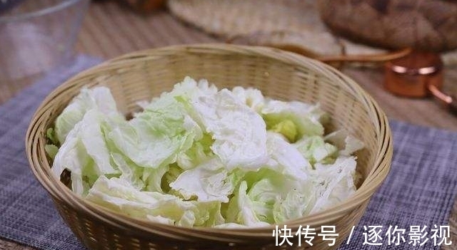 网友分析乾隆白菜事件原因，两位主持人合作失败，意外带火一道菜