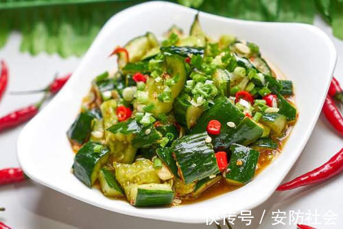 凉拌菜|凉拌黄瓜别再直接拌了，难怪不香脆不入味，大厨教你多加1步