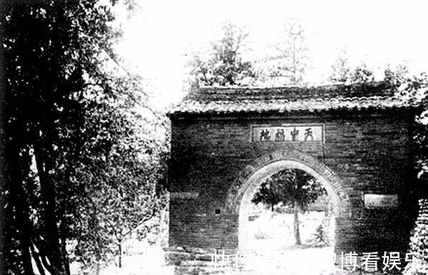 达摩面壁!这就是二十年代少林寺,中国最早少林寺老照片,珍贵绝版!