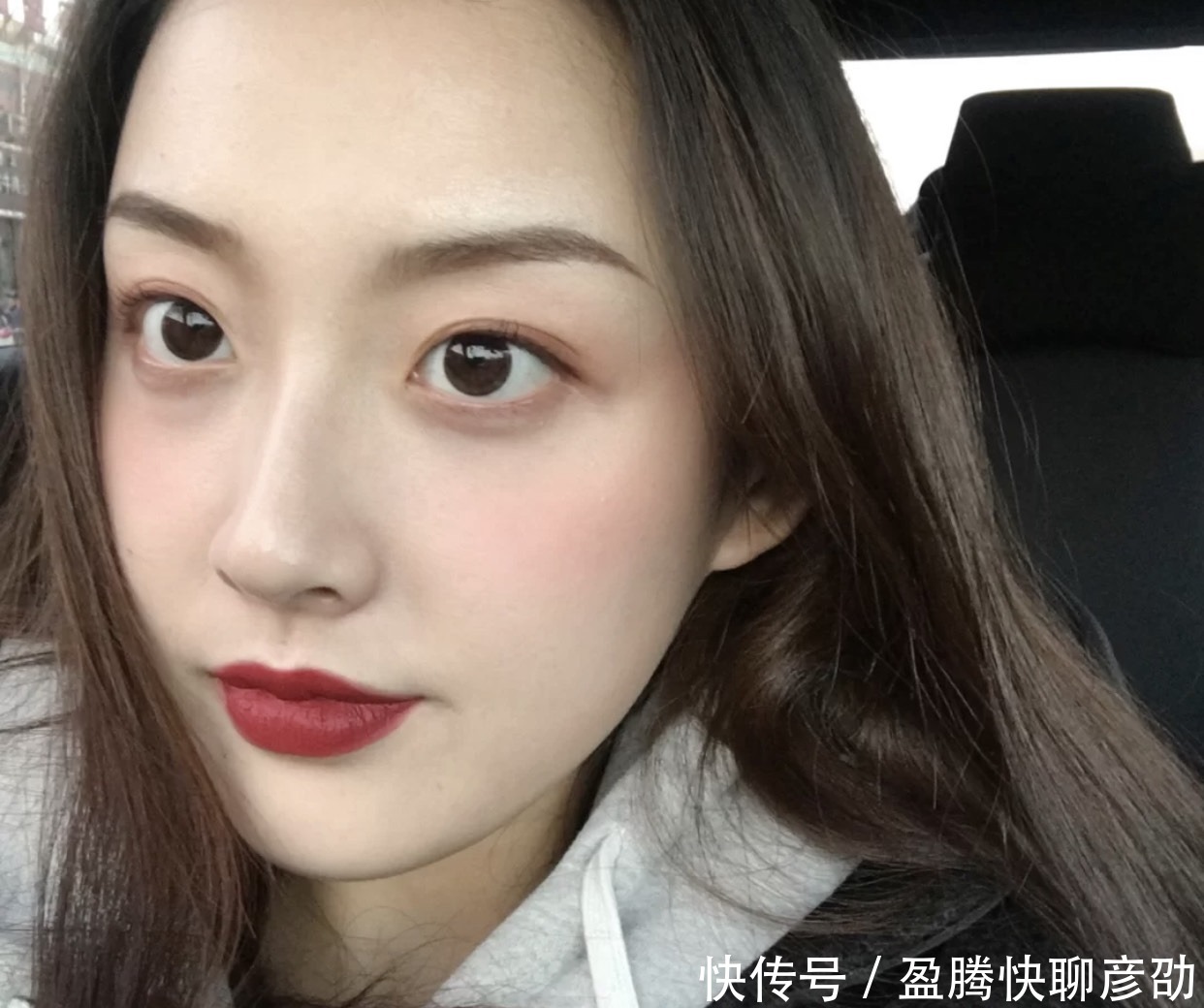 “上班族”涂什么颜色的口红？迪奥740沉稳，999霸气御姐