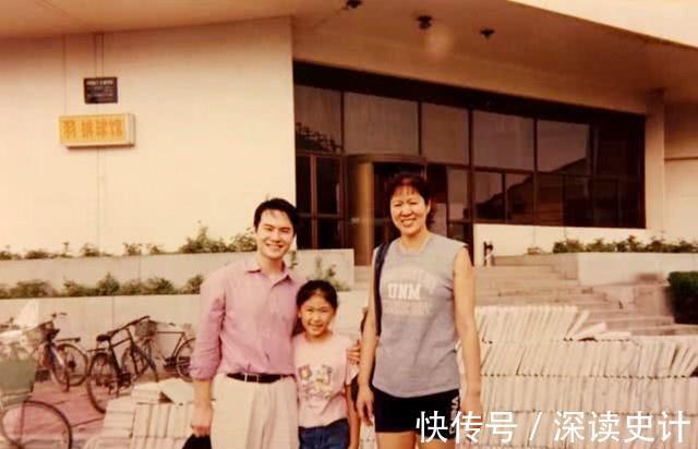 异母弟弟|郎平女儿与异母弟弟聚餐！父亲为了照顾她15年未娶，60岁二婚生子