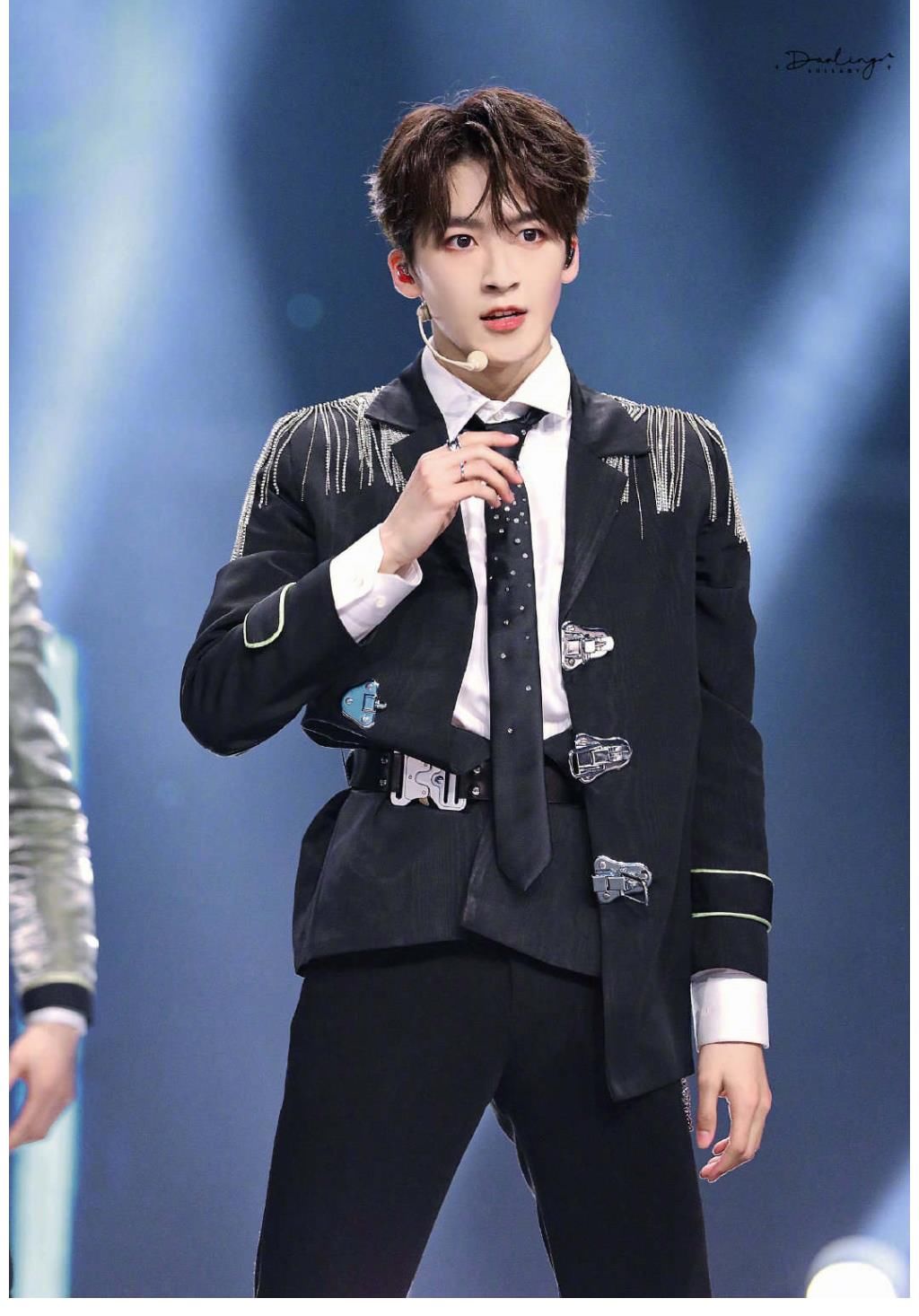 人氣偶像何洛洛：R1SE解散后，他的熱度和資源都“飛升”了